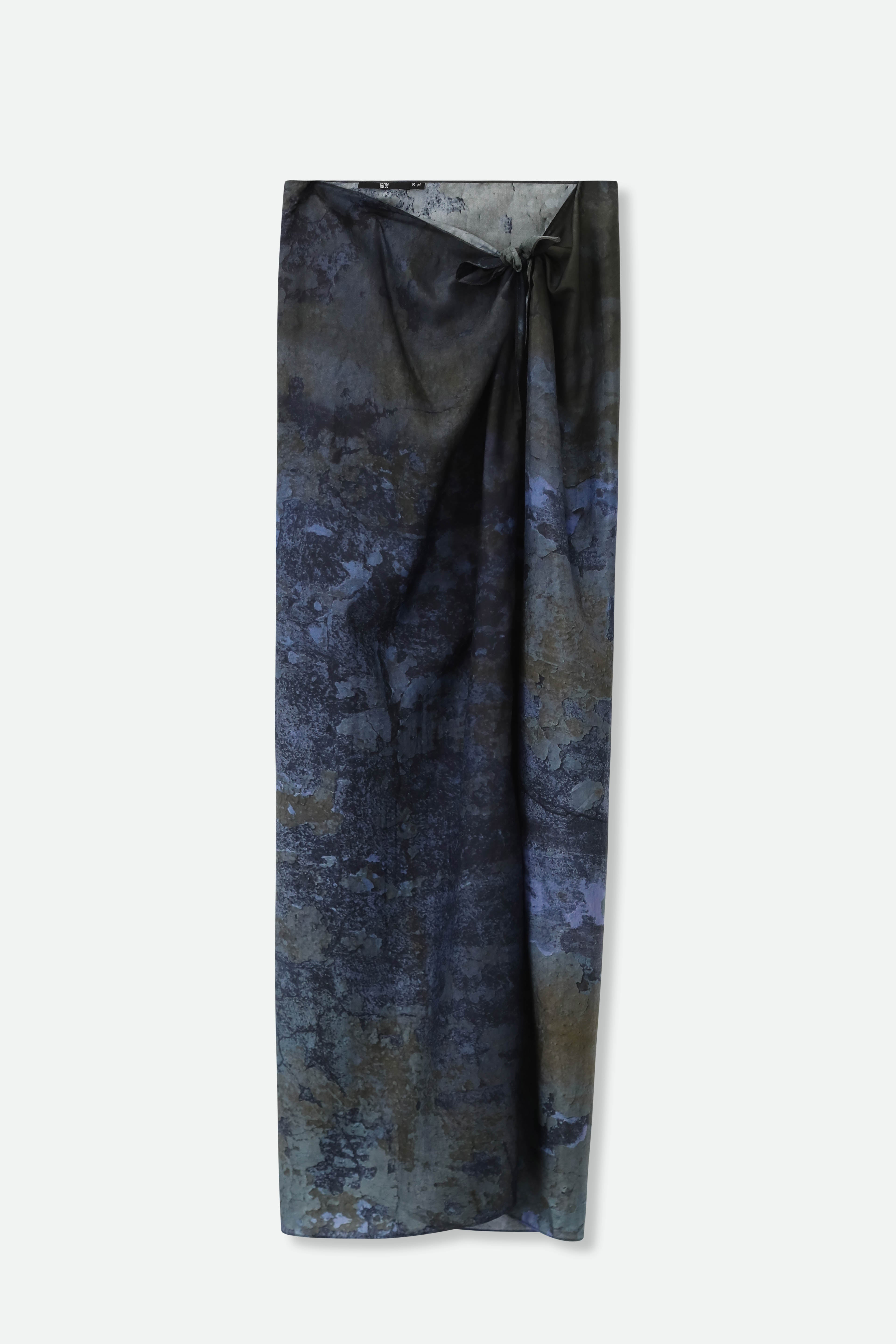 PAREO SKIRT IN HAND-DYED SILK IN WINDOW SILL