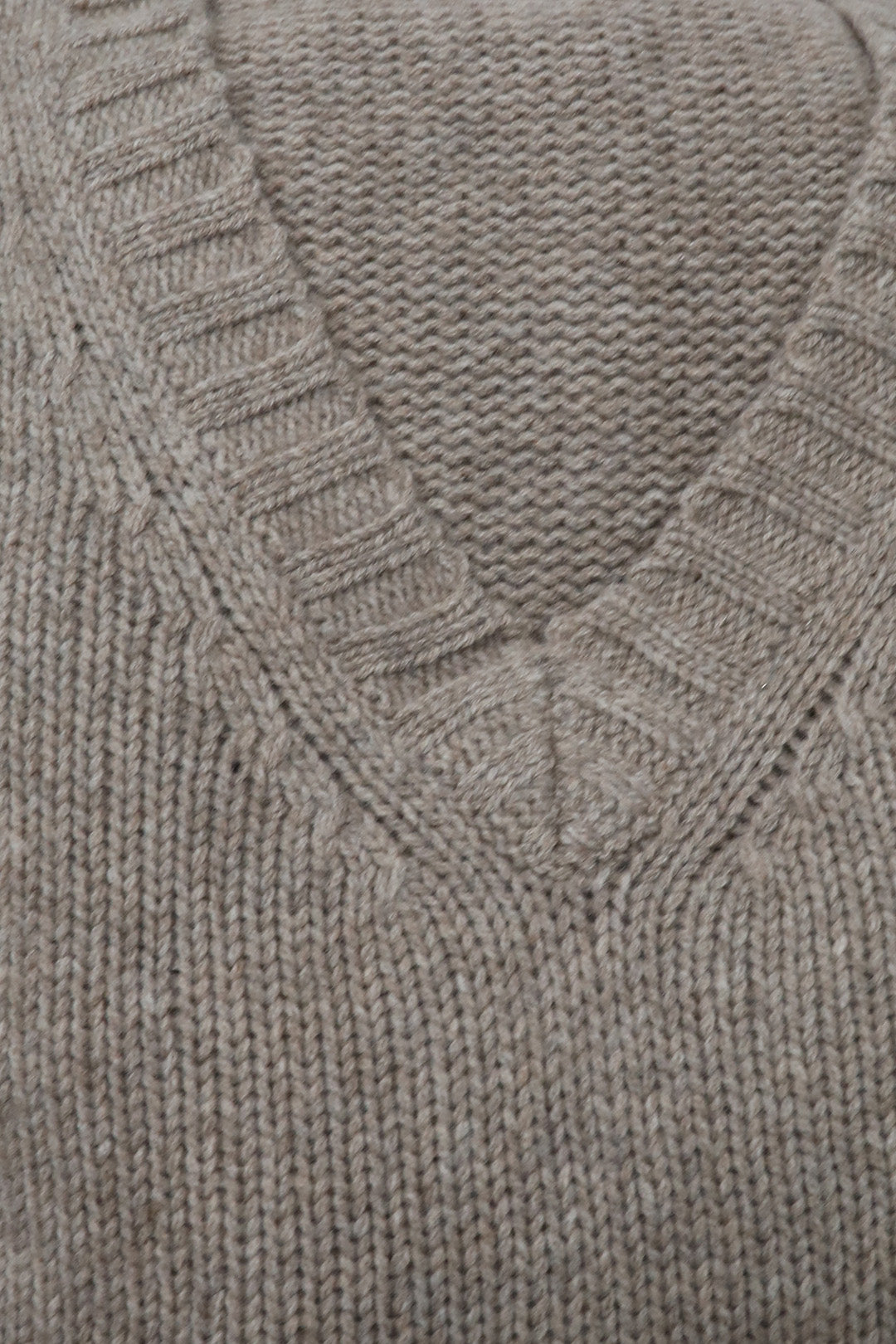 VIENNA V-NECK SWEATER IN CASHMERE BLEND