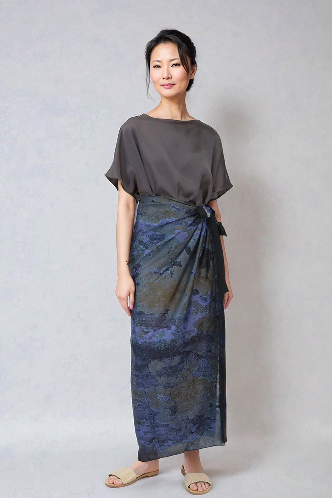 PAREO SKIRT IN HAND-DYED SILK IN WINDOW SILL