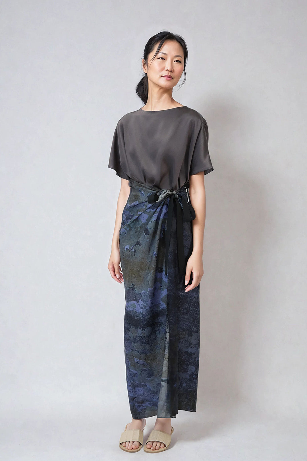 PAREO SKIRT IN HAND-DYED SILK IN WINDOW SILL