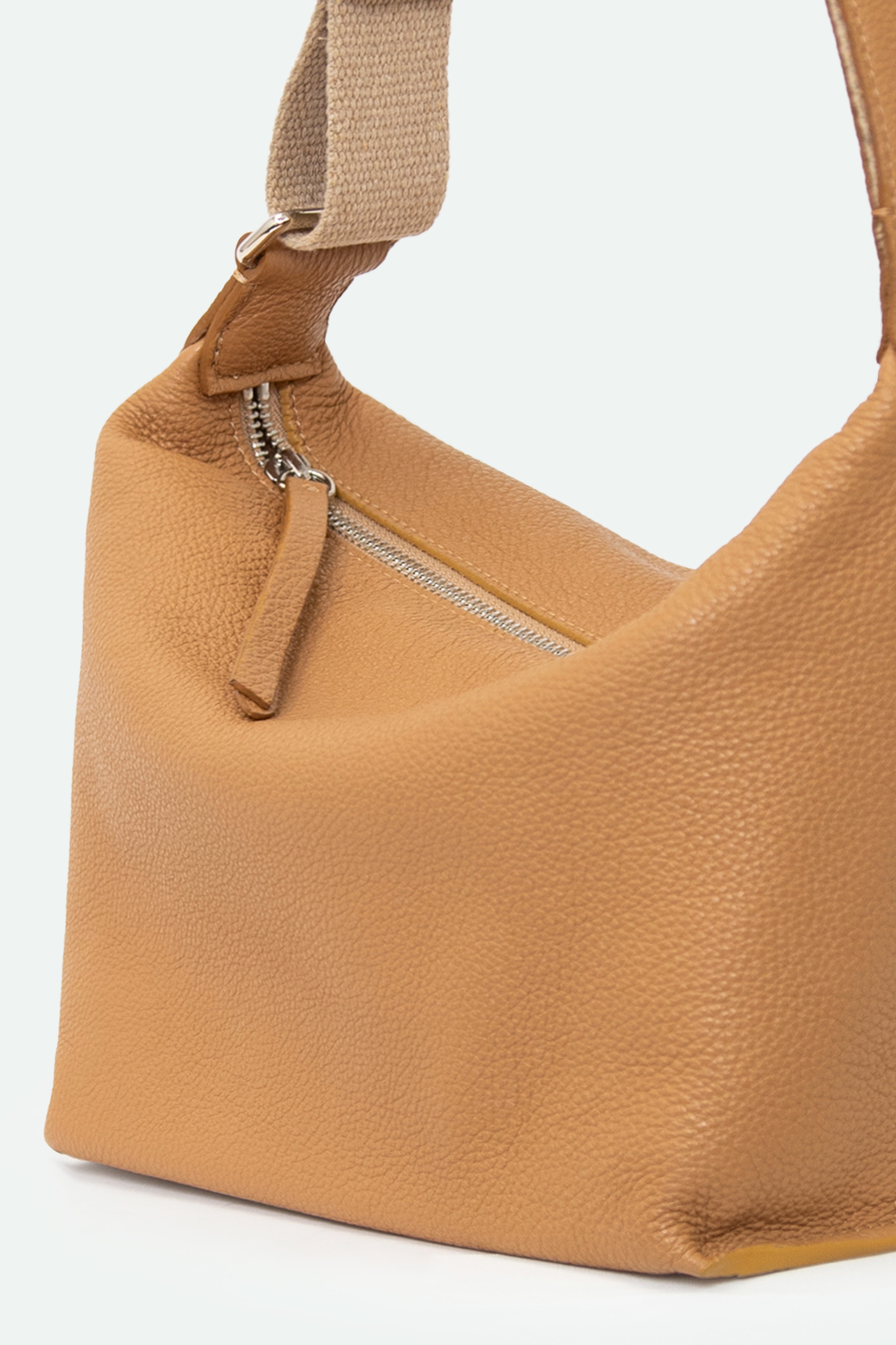 RAVELLO HANDBAG IN FRENCH CALFSKIN GOLDEN SAND