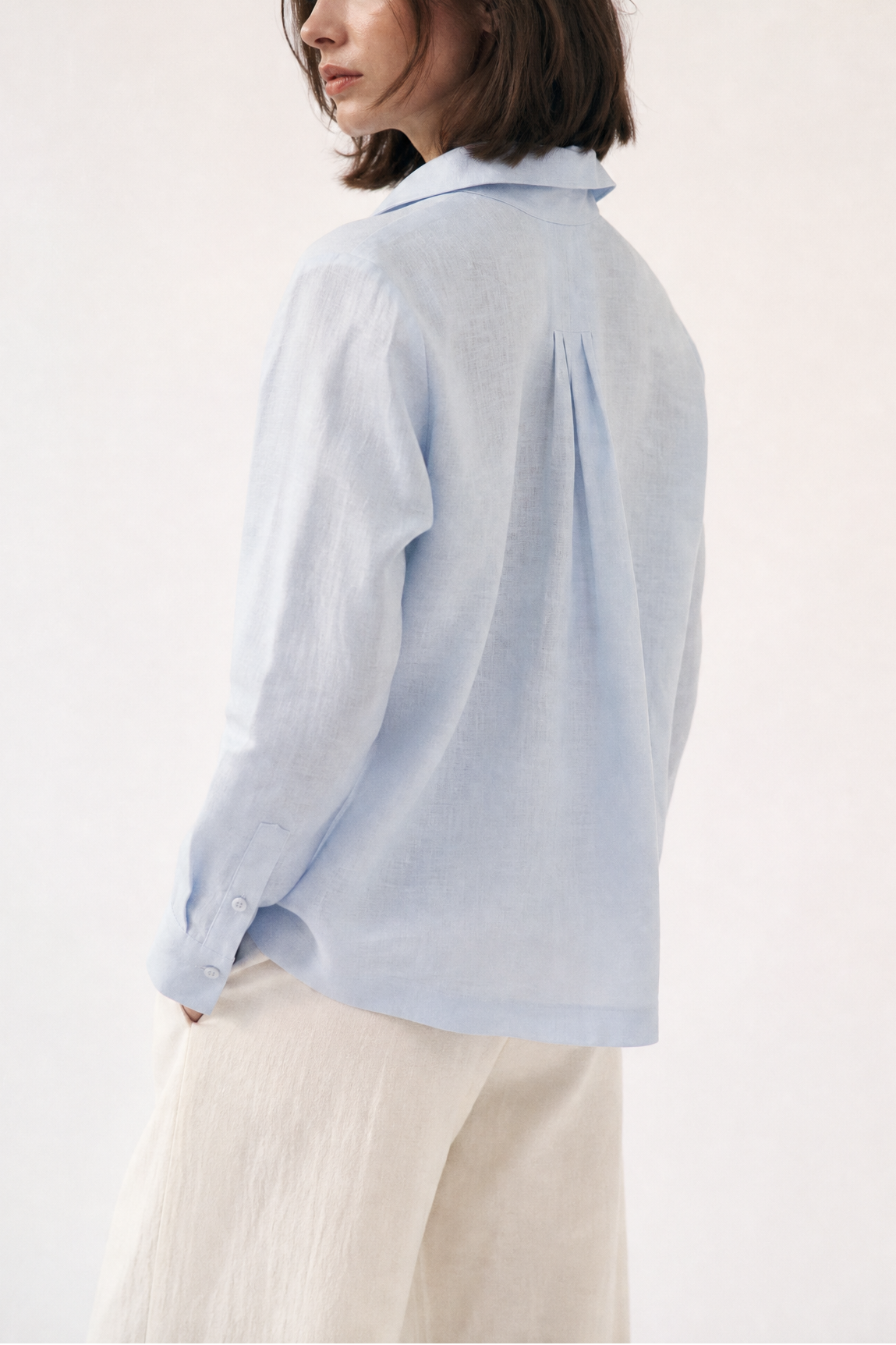 SIGNE BACK PLEATED SHIRT IN ITALIAN LINEN