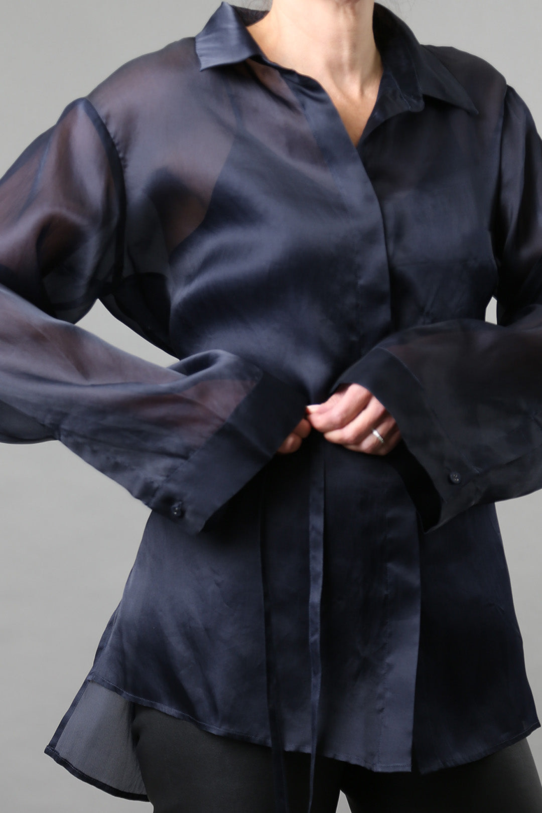 SYDNEY SILK ORGANZA TIE POCKET BLOUSE MIDNIGHT NAVY