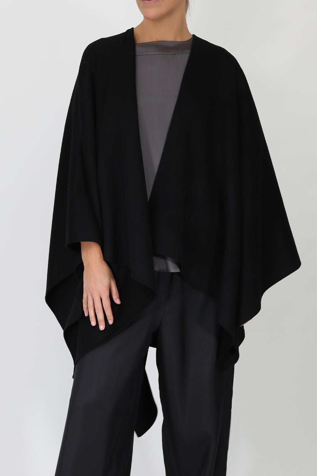 ALPINE CAPE IN PURE CASHMERE - Jarbo