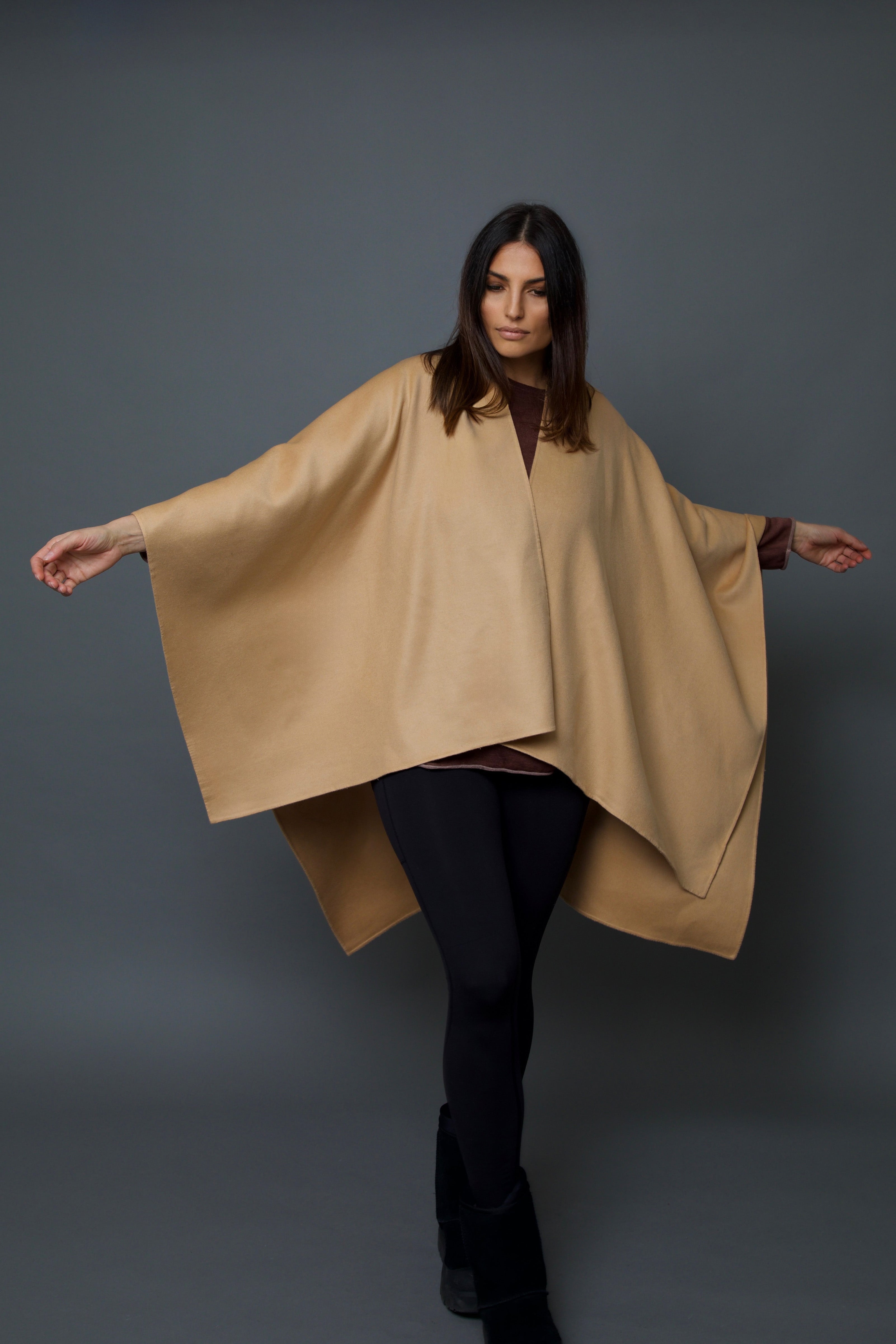 ALPINE CAPE IN PURE CASHMERE - Jarbo