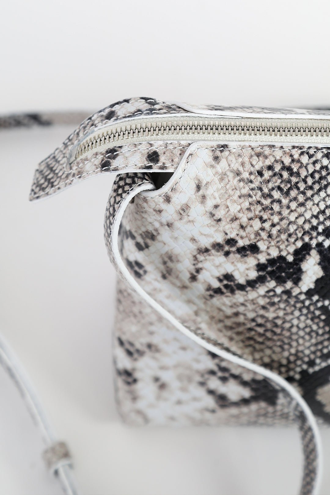 BRIDGET ITALIAN LEATHER CROSSBODY BAG IN SNAKE PRINT - Jarbo