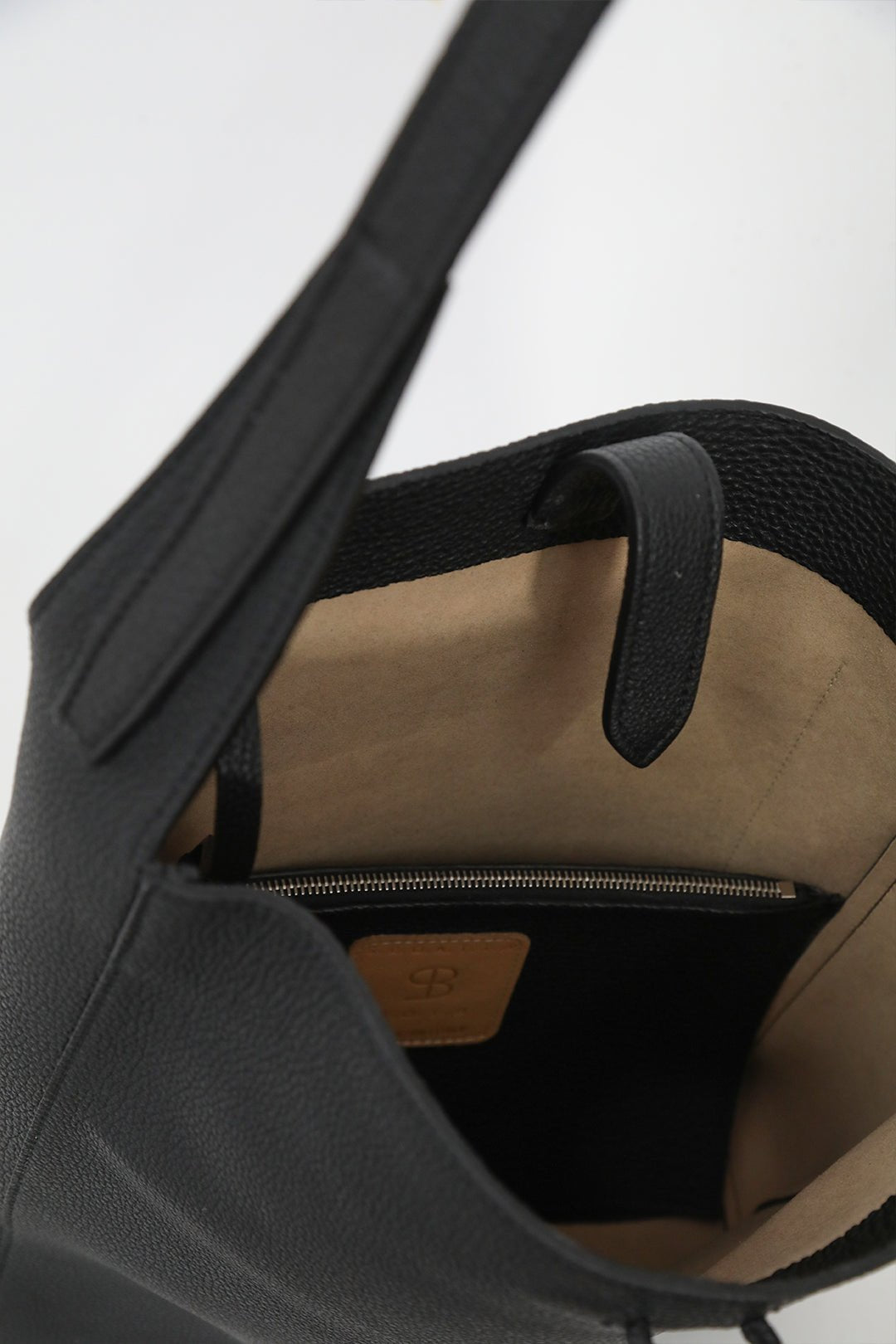 BRIO BUCKLE BAG IN ITALIAN CALFSKIN BLACK - Jarbo