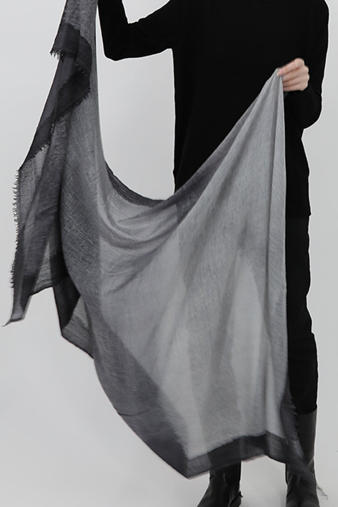 CHARCOAL SCARF IN HAND DYED CASHMERE - Jarbo