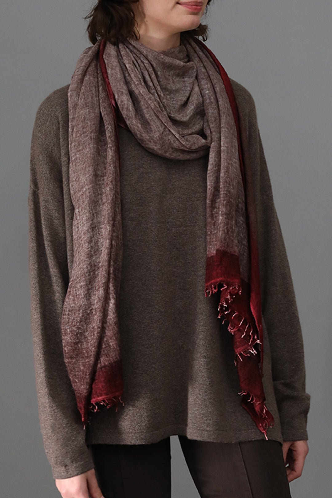 CHOCOLATE BORDEAUX SCARF IN HAND DYED CASHMERE - Jarbo