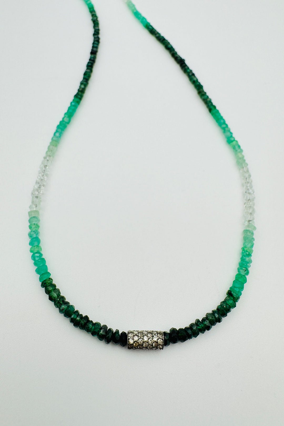 GRADIENT EMERALD NECKLACE WITH DIAMOND TUBE BEAD - Jarbo