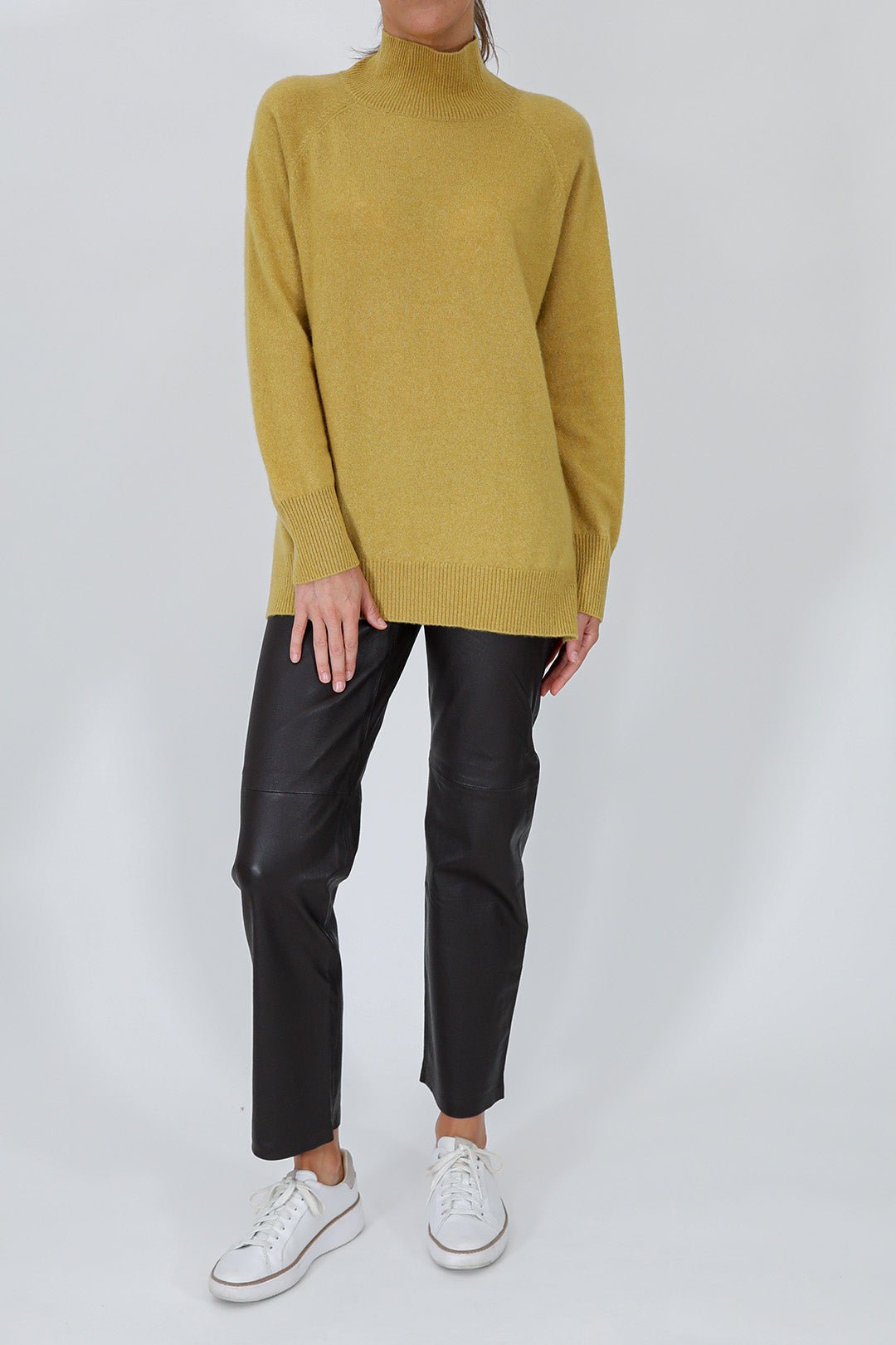 ISLAY TURTLENECK SWEATER IN ITALIAN SPUN CASHMERE SILK - Jarbo