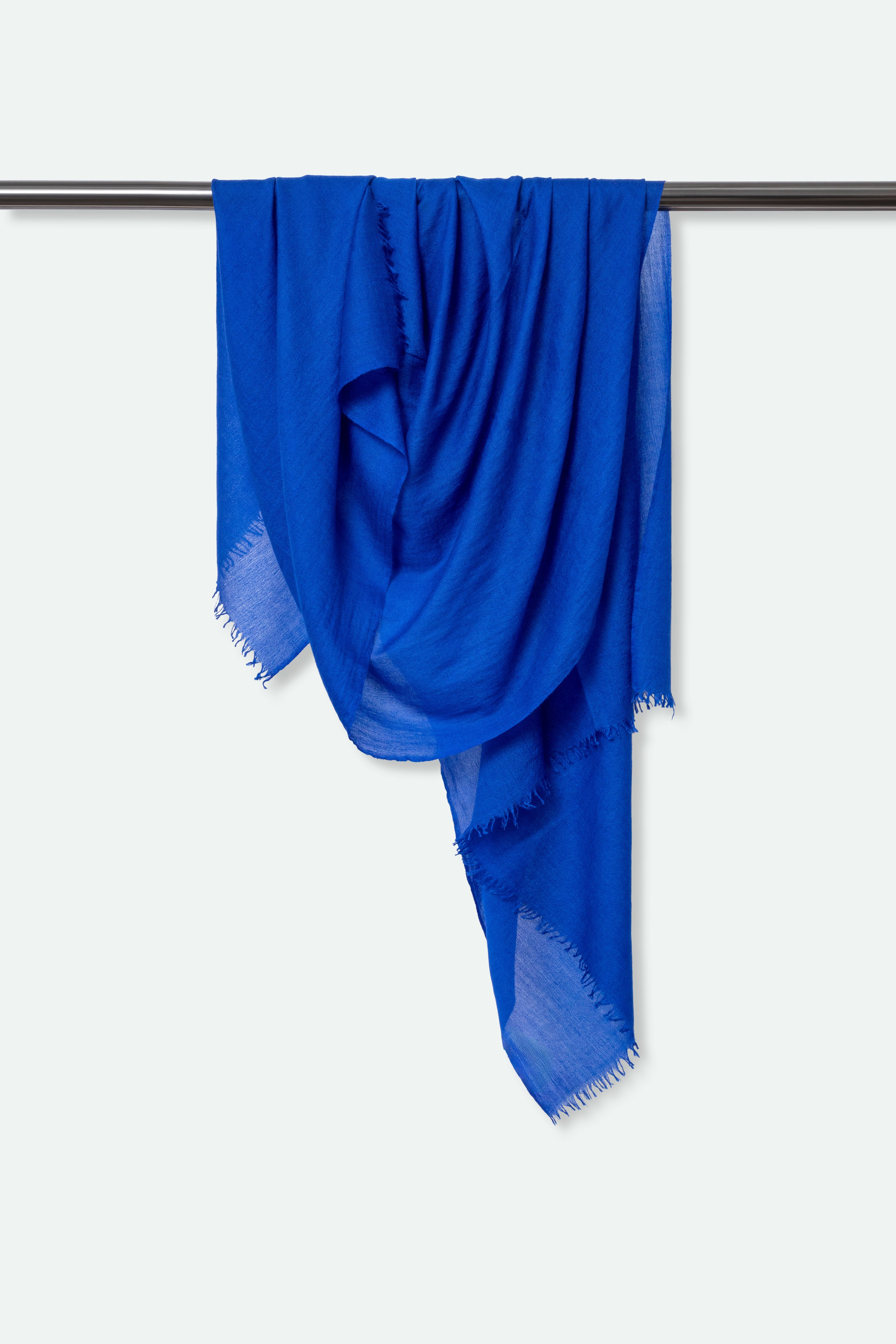 LIGHTWEIGHT SCARF IN HAND DYED CASHMERE ELECTRIC BLUE - Jarbo