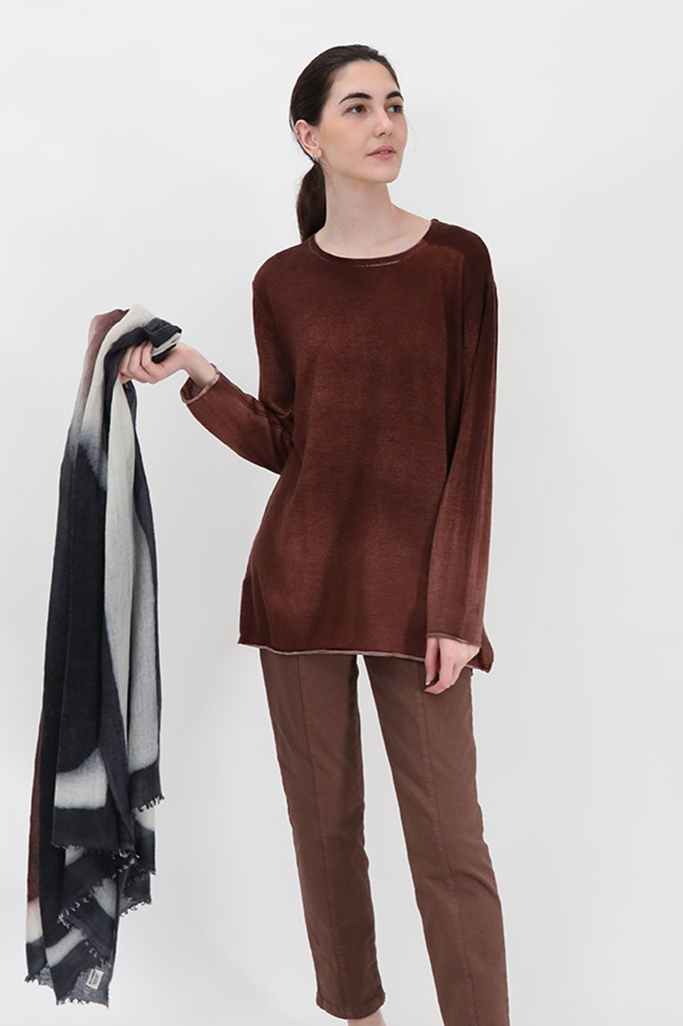 MATTIA RELAXED CREW IN HAND - DYED CASHMERE - Jarbo