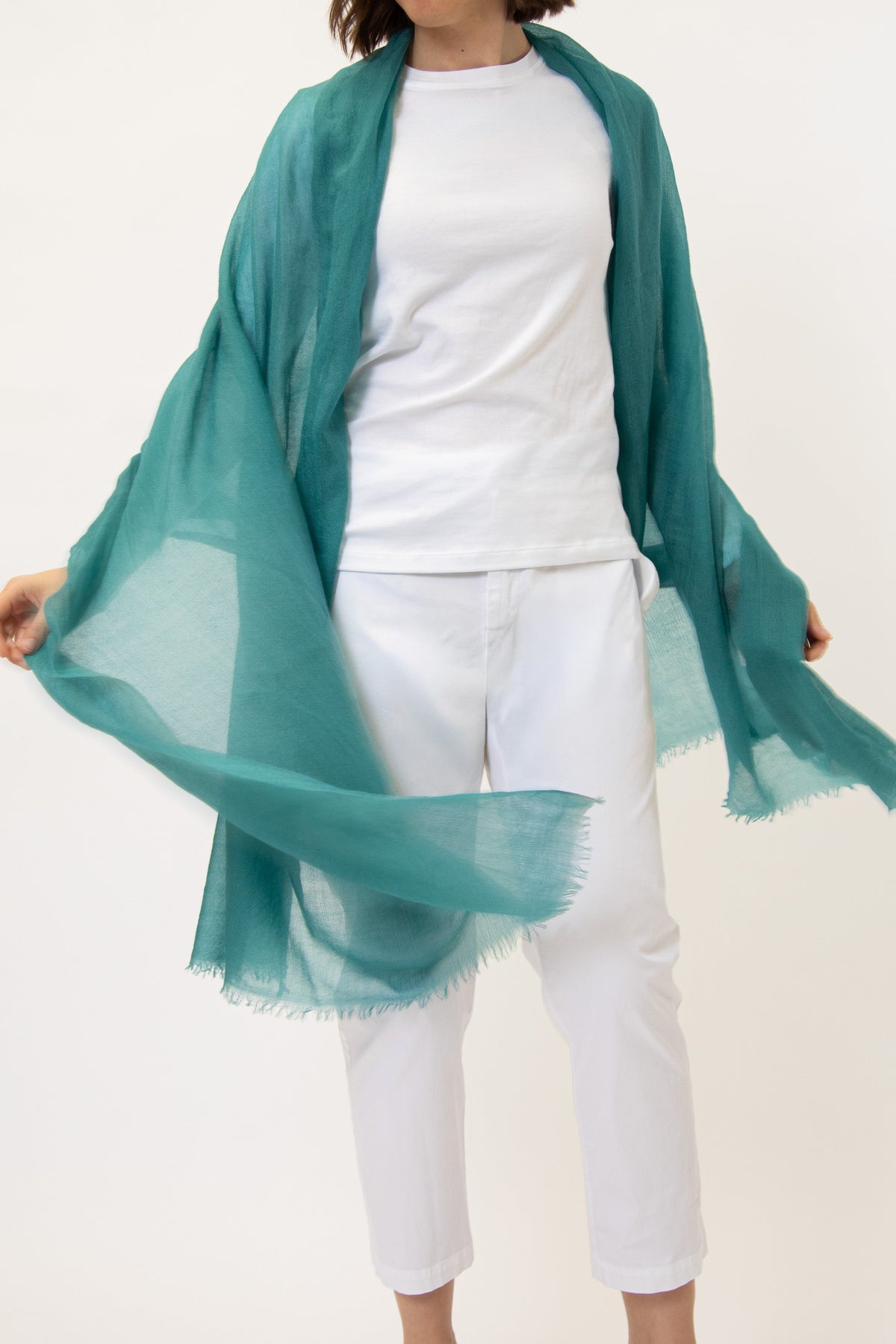 OCEAN BLUE LIGHTWEIGHT SCARF IN HAND DYED CASHMERE - Jarbo