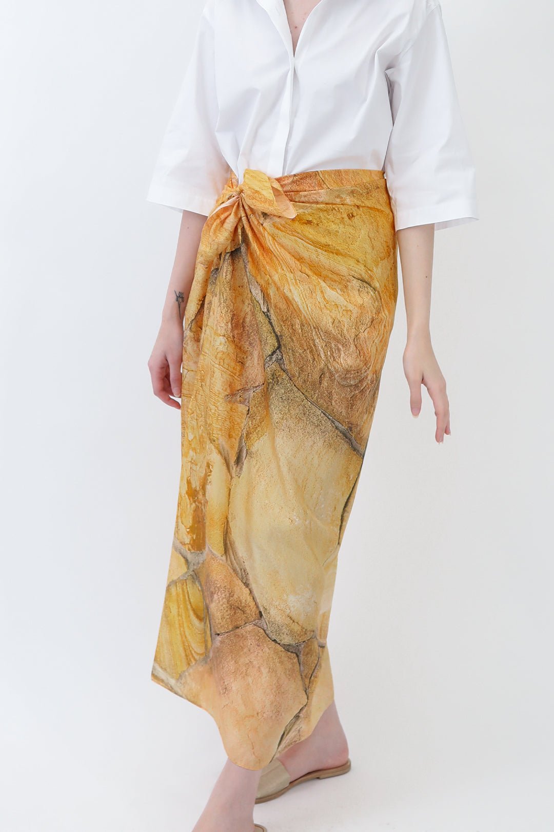 PAREO IN HAND - DYED SILK IN GOLD SAND - Jarbo