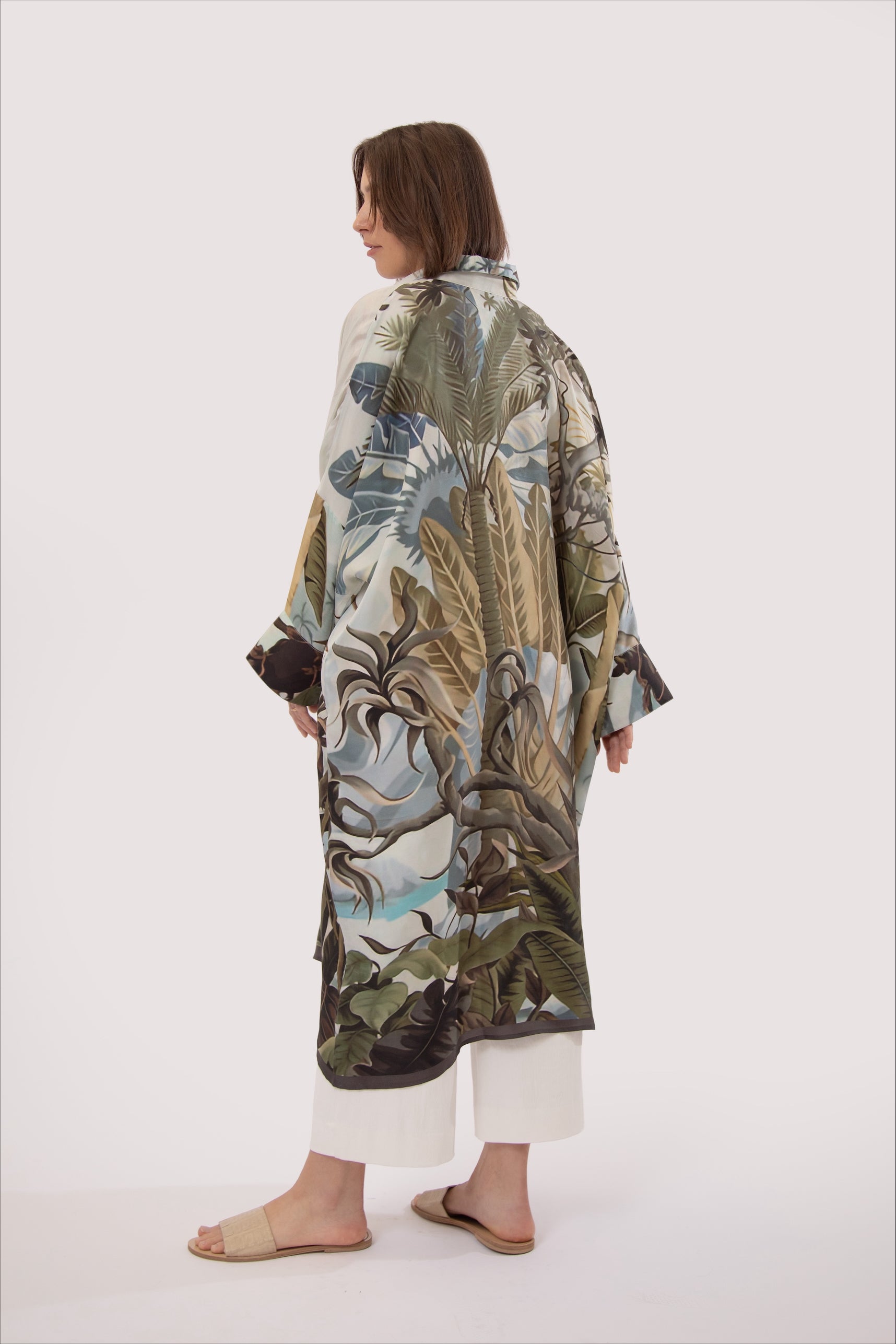 KONA KAFTAN IN LIGHTWEIGHT SILK NATURAL PALMS
