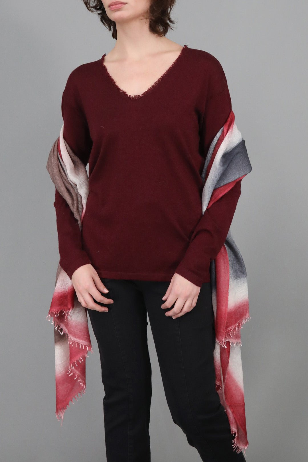 ROWAN OVAL V FRINGE NECK IN HAND - DYED CASHMERE - Jarbo