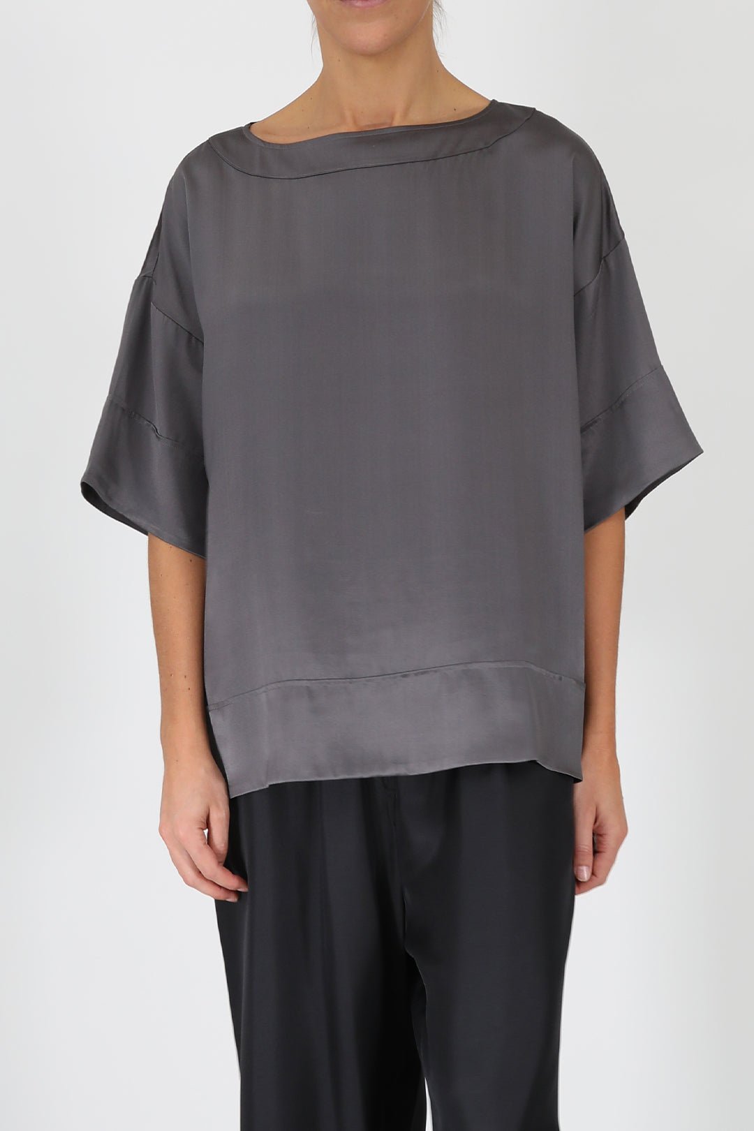 SHELLA SHORT SLEEVE BLOUSE IN SILK CHARMEUSE - Jarbo