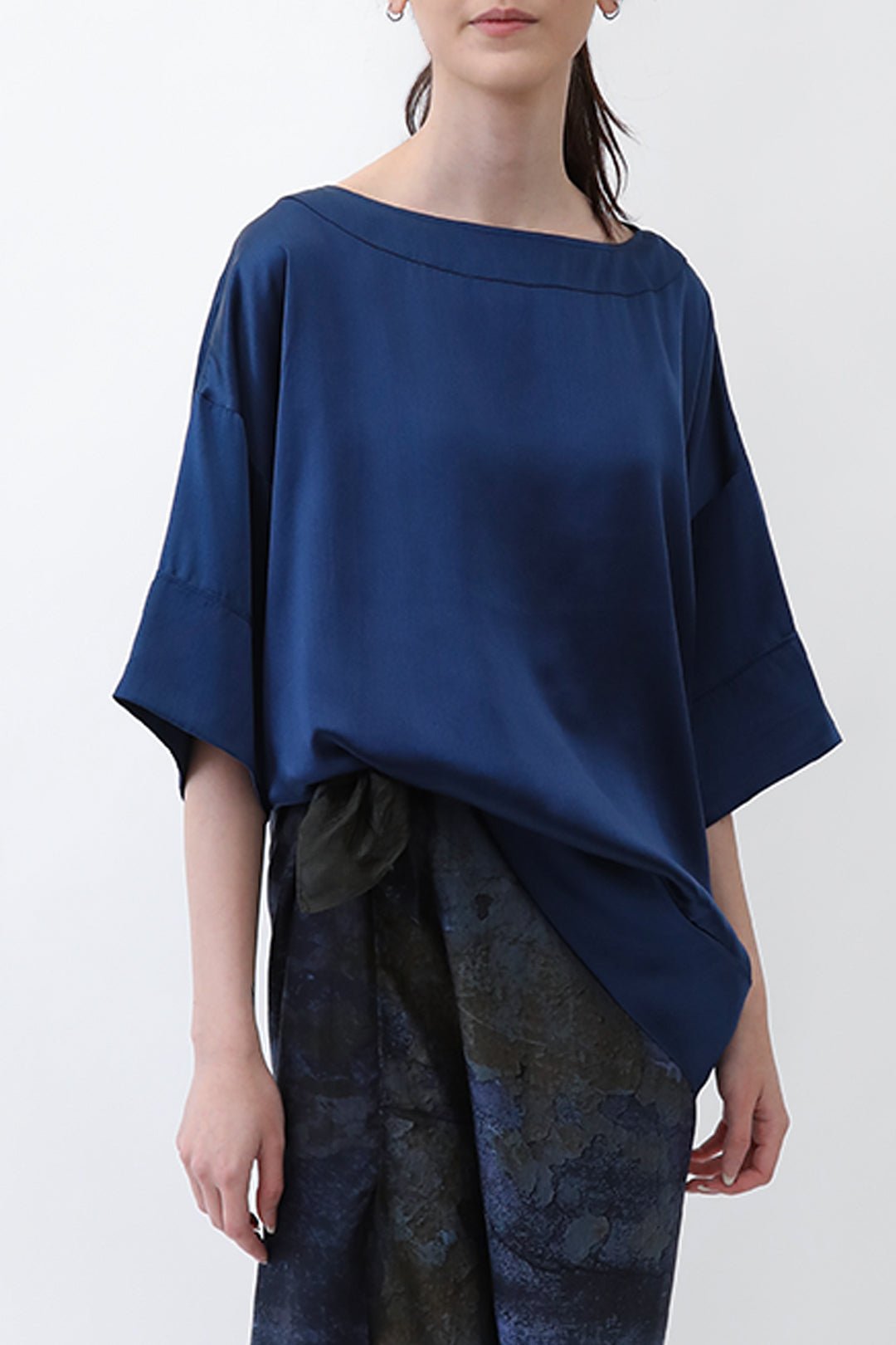 SHELLA SHORT SLEEVE BLOUSE IN SILK CHARMEUSE - Jarbo