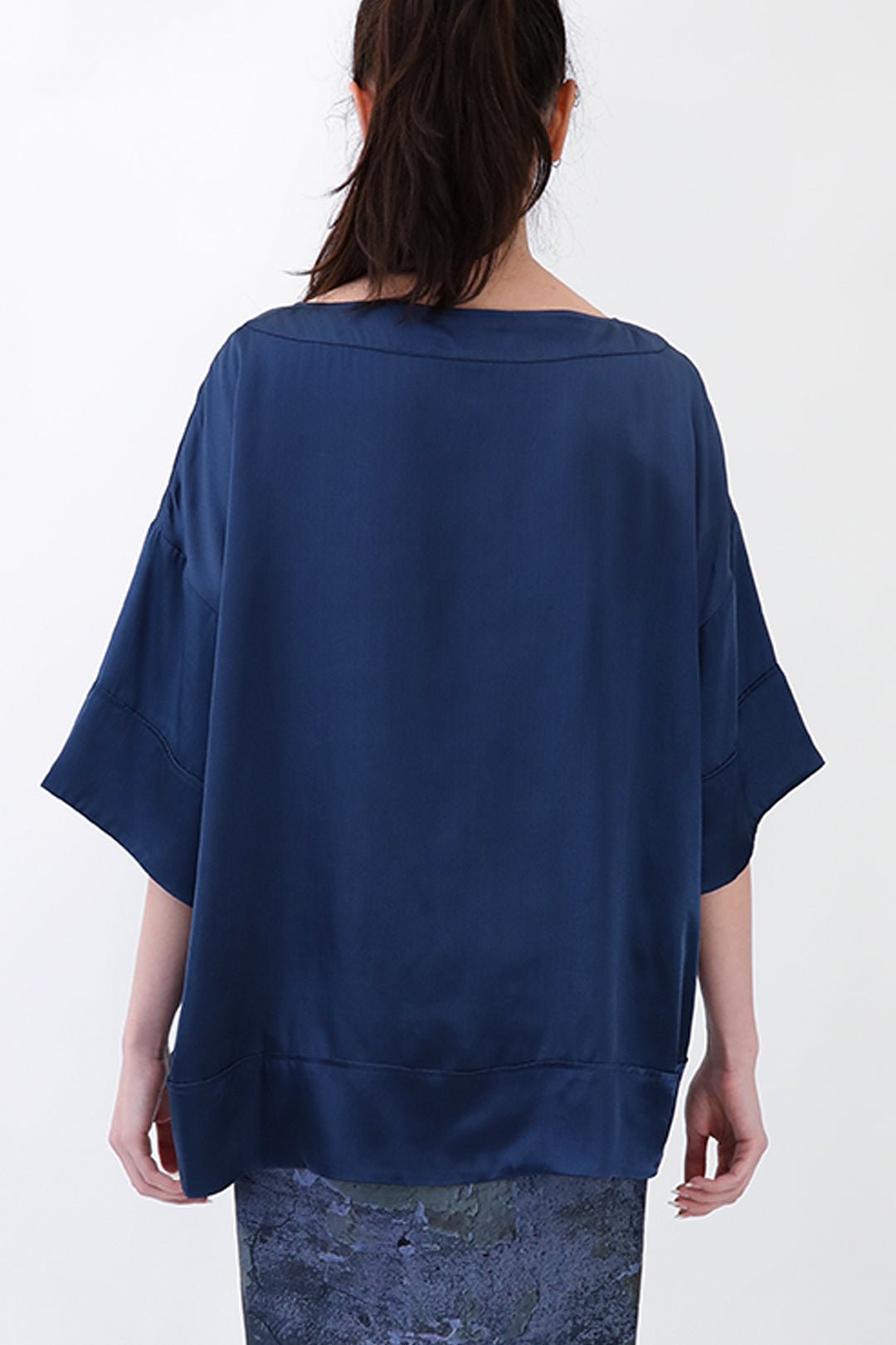 SHELLA SHORT SLEEVE BLOUSE IN SILK CHARMEUSE - Jarbo