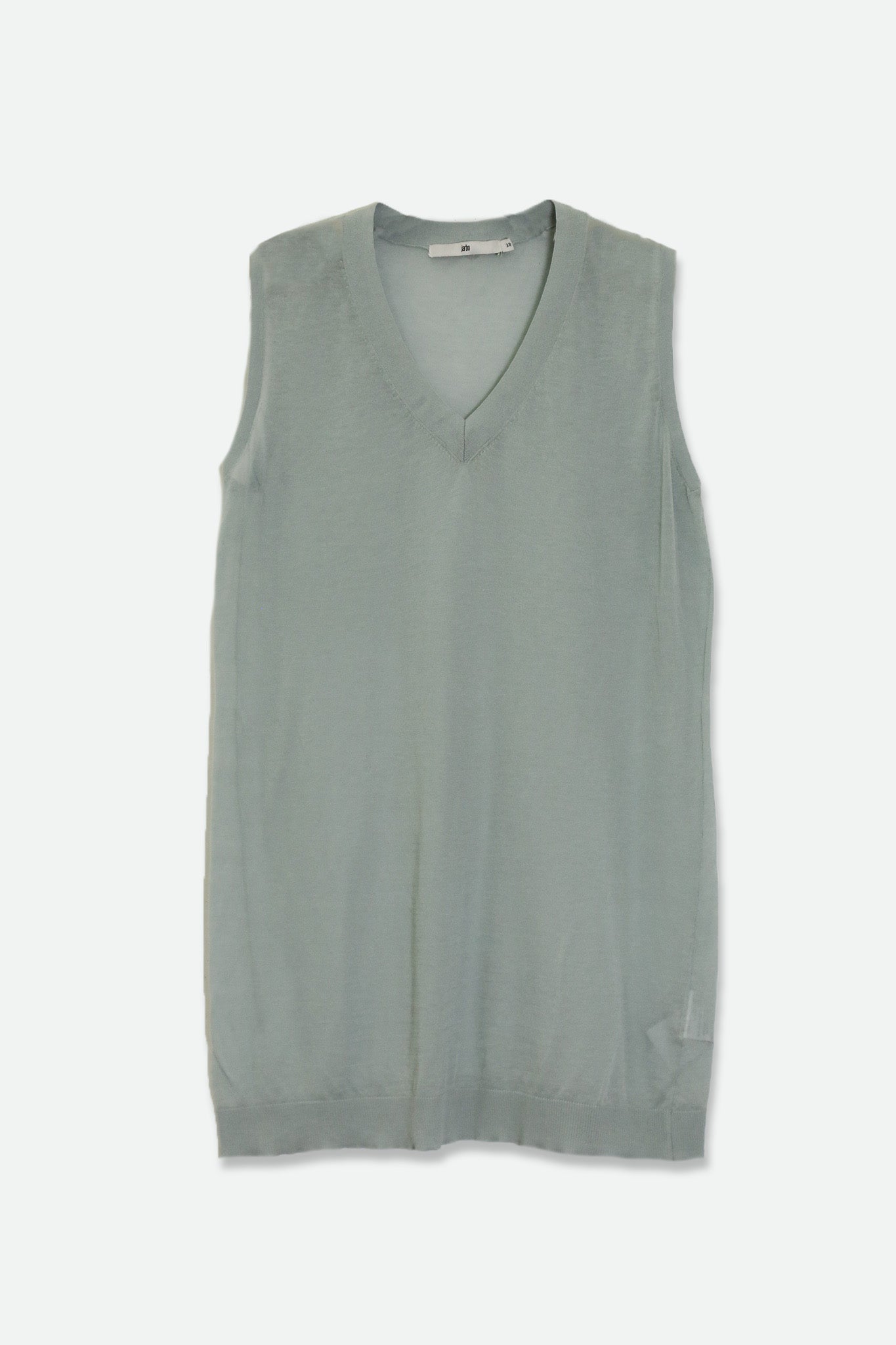 V NECK SLEEVELESS TOP IN FINE GAUGE COTTON