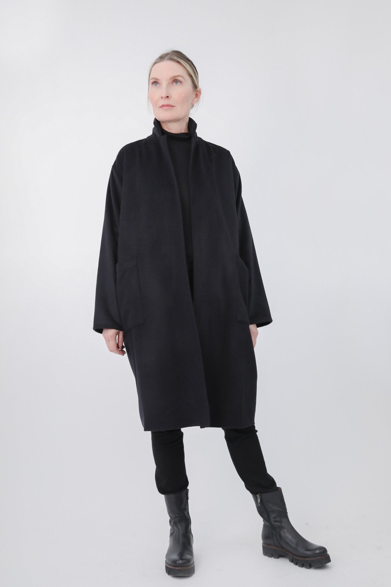 イソノファクトリー　フーラリー CARLIE COAT IN PURE LORO PIANA CASHMERE MIDNIGHT NAVY