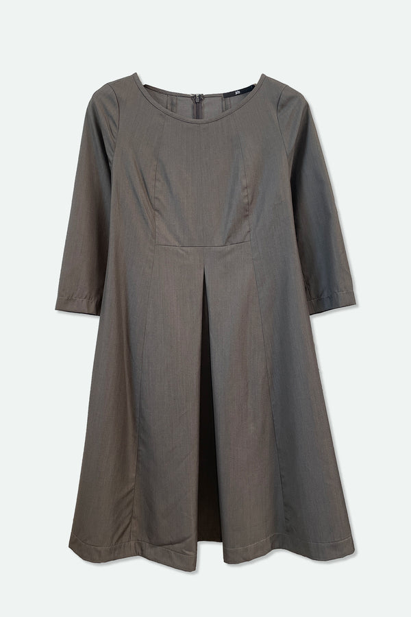 GIUSTINA THREE-QUARTER SLEEVE PLEATED DRESS