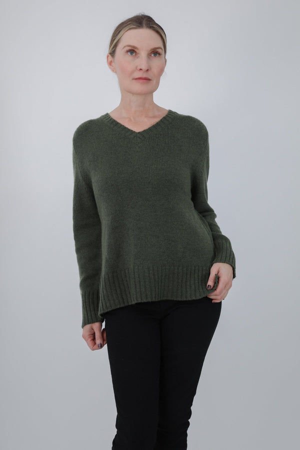 INVERNESS V NECK SWEATER IN CASHMERE MERINO 4 PLY KNIT - Jarbo