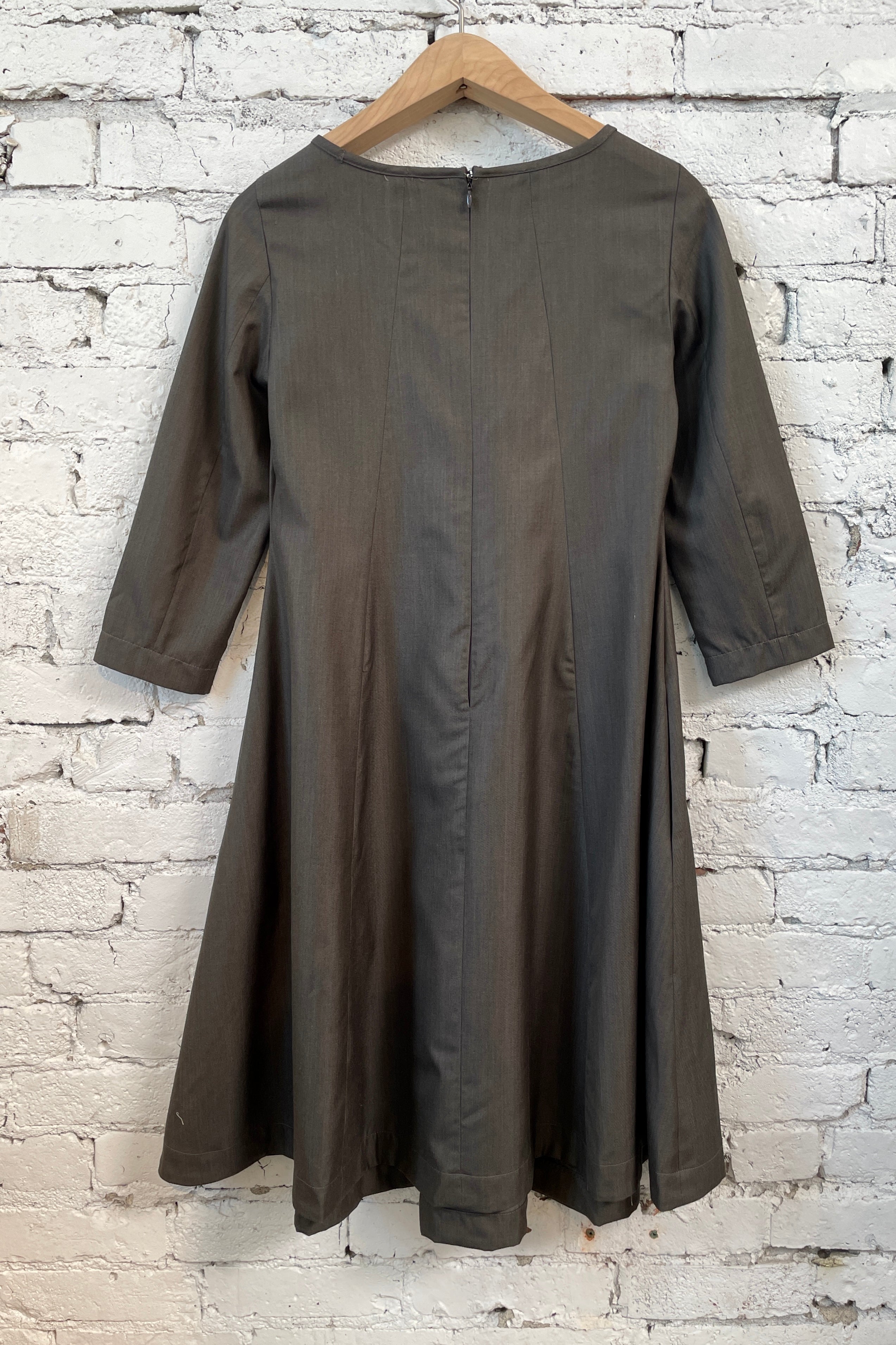 JUSTINA THREE-QUARTER SLEEVE PLEATED DRESS IN ITALIAN WOOL - Jarbo