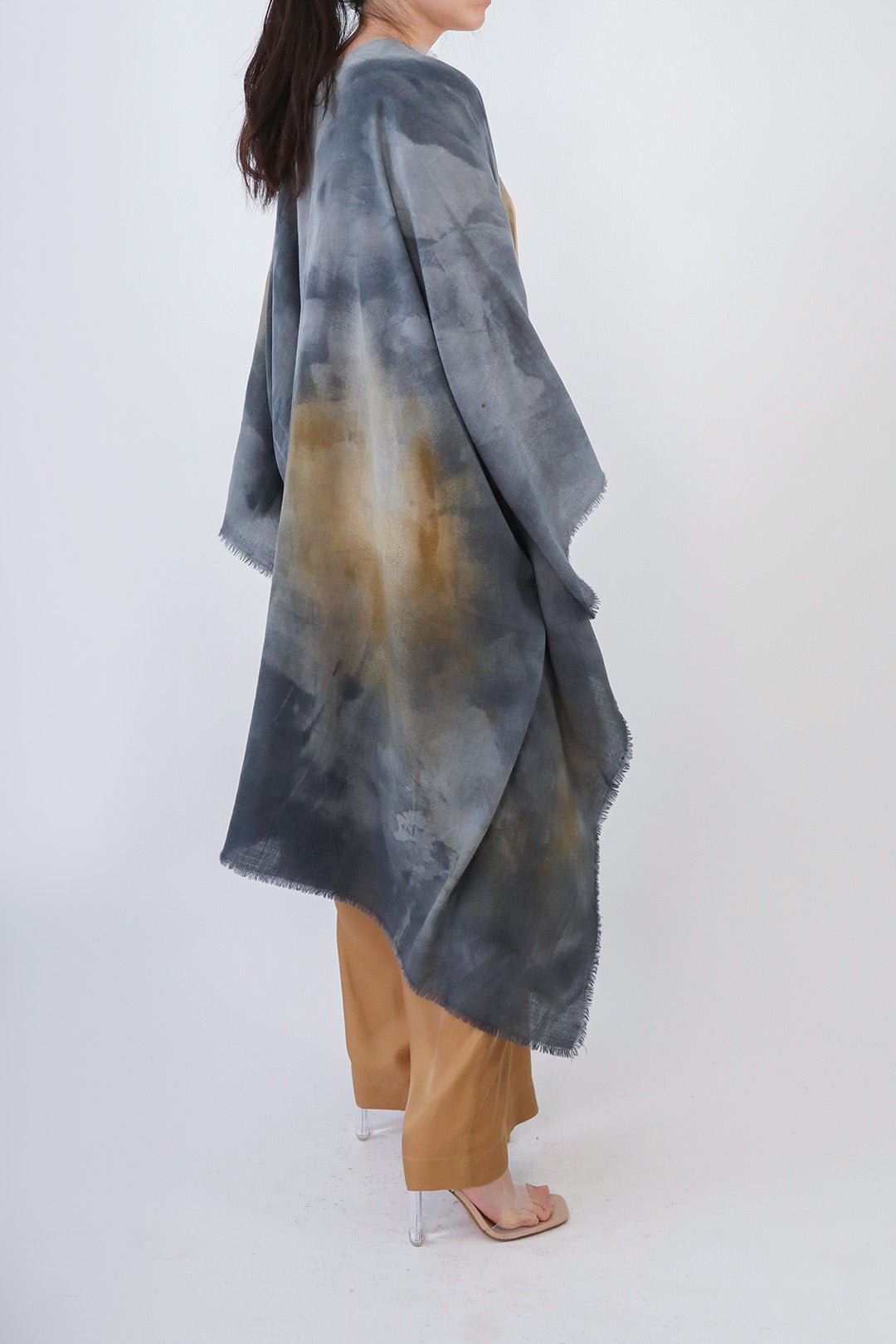 LANAI CARRIAGI CASHMERE LONG CAPE WRAP IN HAND DYED MARONE GRIGGIO