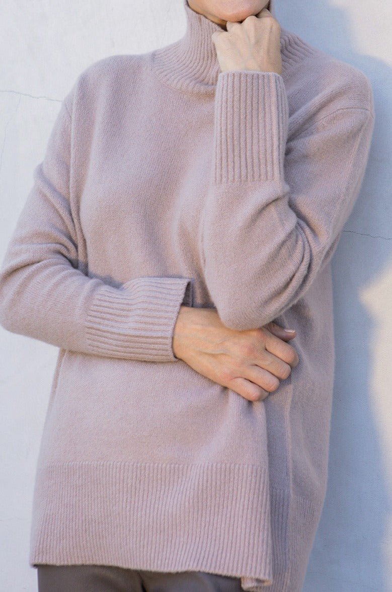 OLYMPIA OVERSIZED TURTLENECK IN CASHMERE VINTAGE ROSE - Jarbo