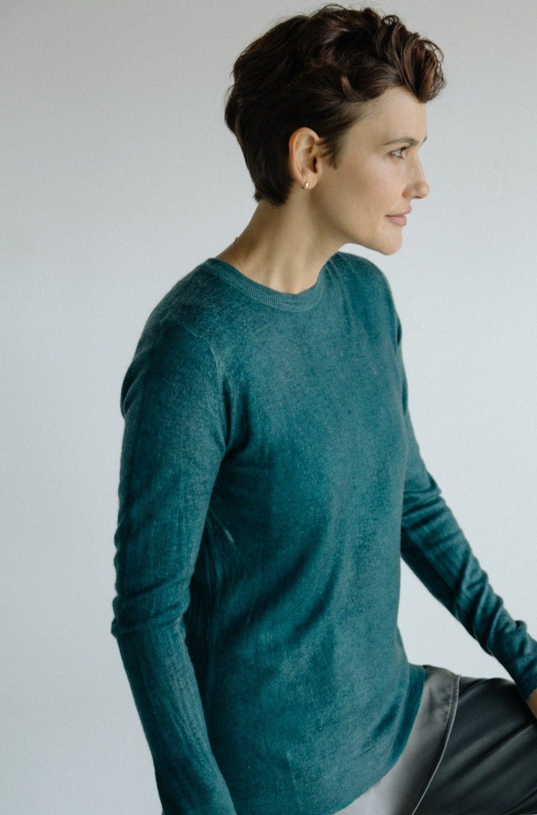 SHANA LIGHTWEIGHT CREWNECK SWEATER IN HAND-DYED CASHMERE - Jarbo