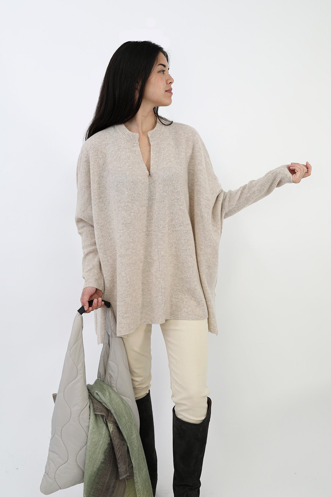 SKYLAR V-NECK OVERSIZED PULLOVER IN LOFTY MERINO CASHMERE - Jarbo