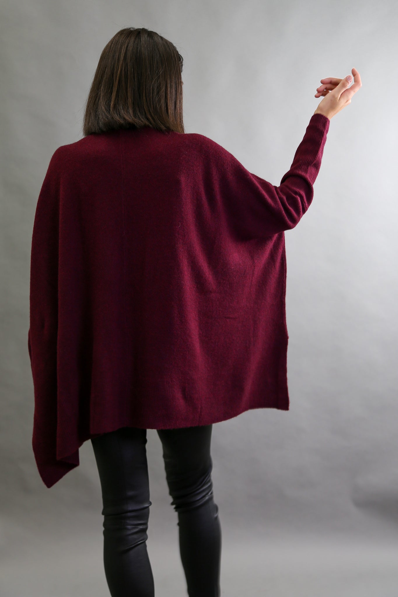 SKYLAR V-NECK OVERSIZED PULLOVER IN LOFTY MERINO CASHMERE - Jarbo